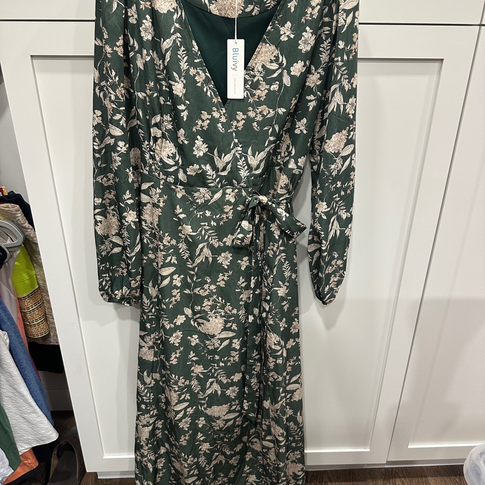 Bluivy Floral Green Maxi wrap Dress SZ Large NWT